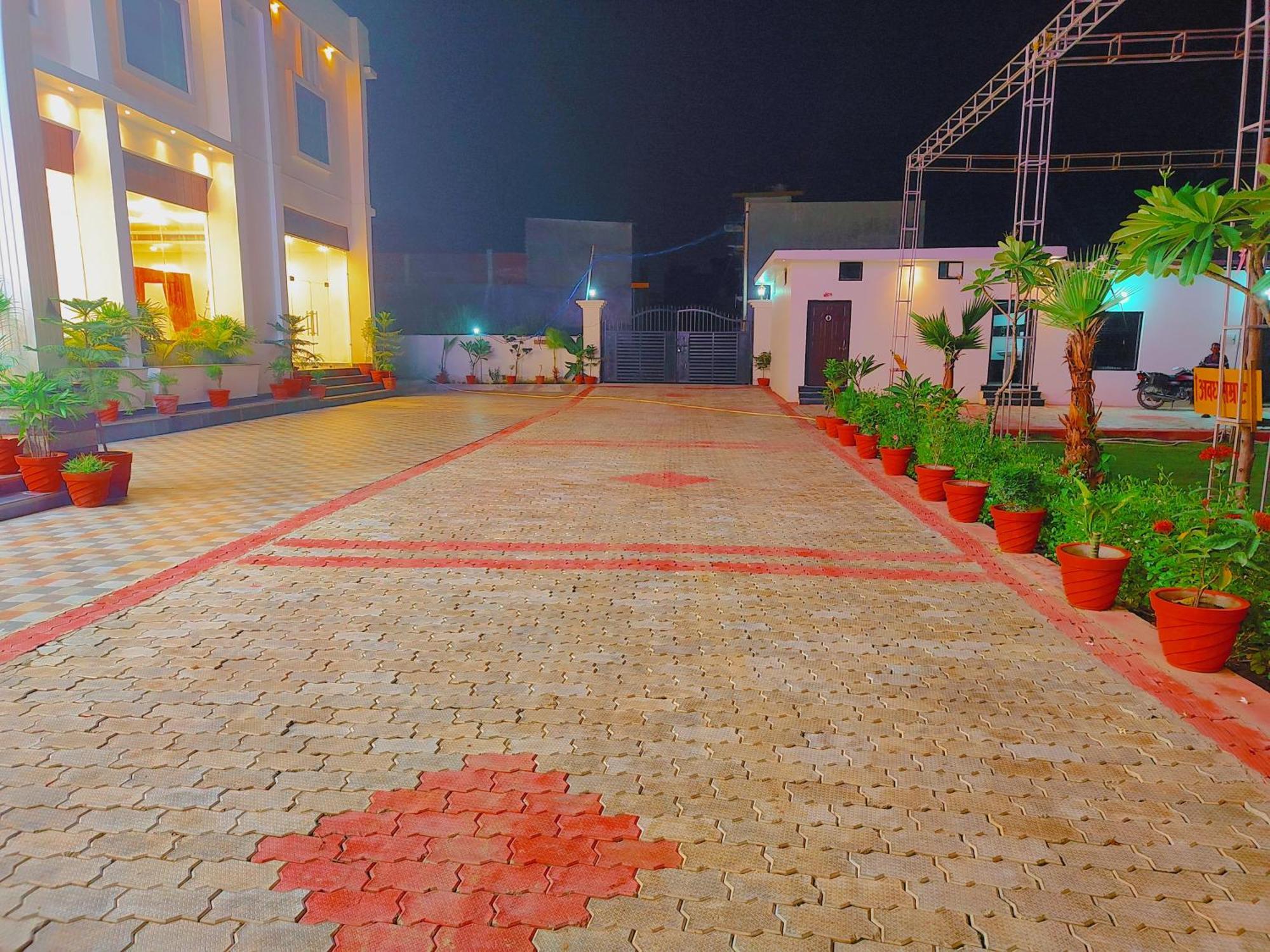 Awadh Samrat Resort Ayodhya 외부 사진
