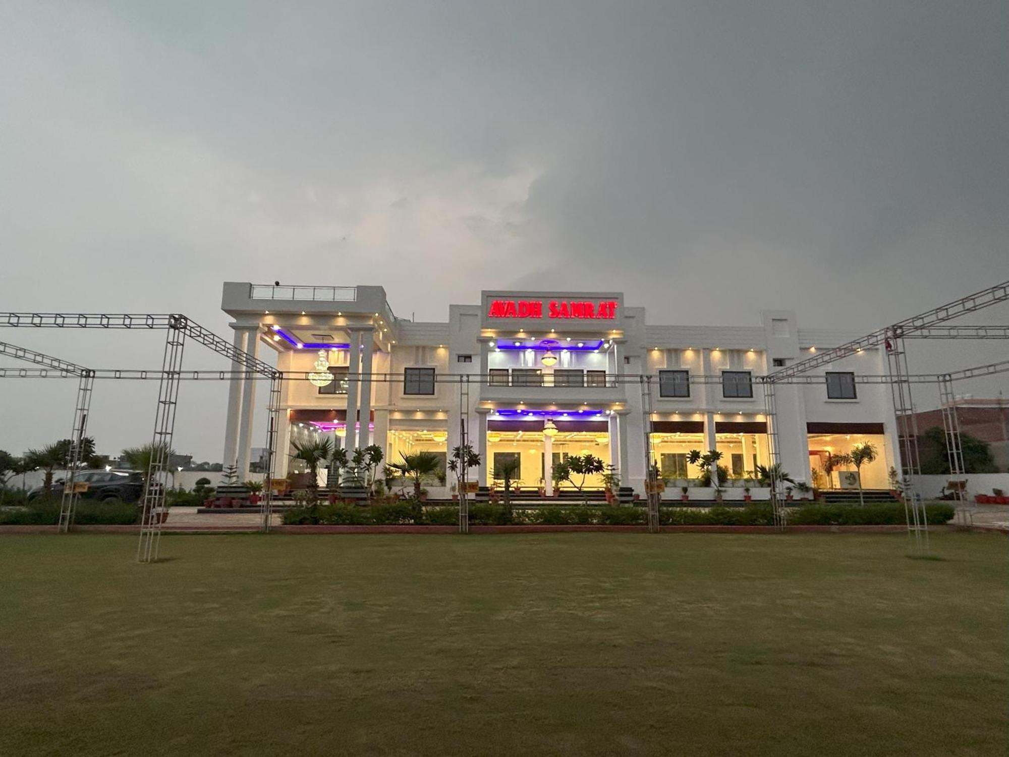 Awadh Samrat Resort Ayodhya 외부 사진